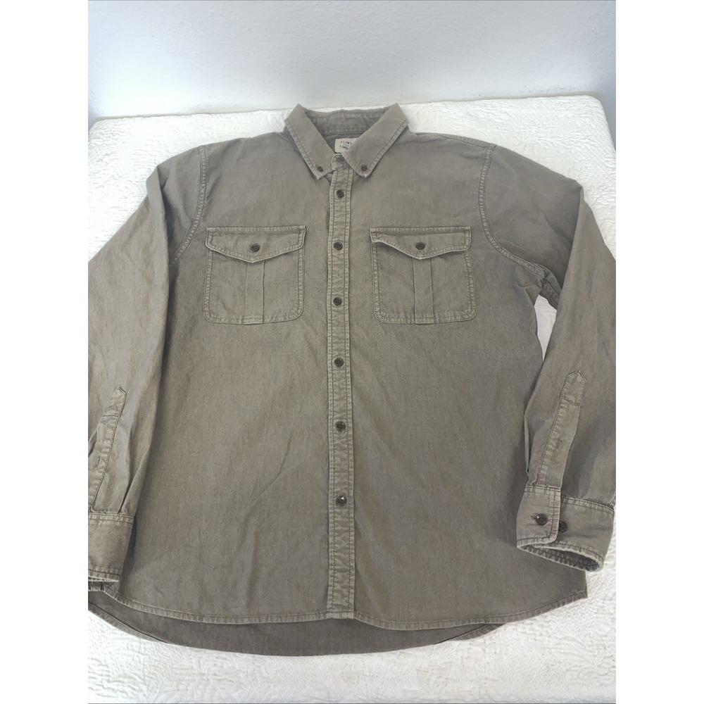 Casual Button-Down Shirt in Olive Green